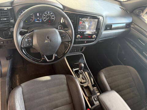 2020 Mitsubishi Outlander LE