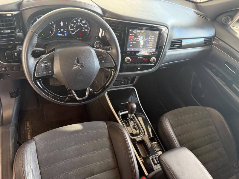 2020 Mitsubishi Outlander LE