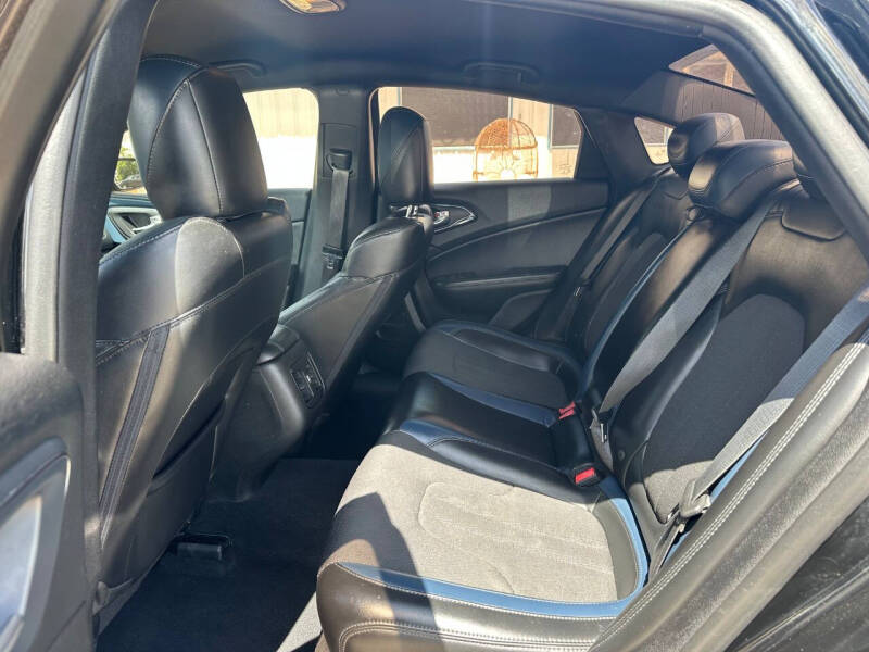 2015 Chrysler 200 S