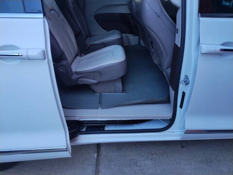 2017 Chrysler Pacifica Touring-L