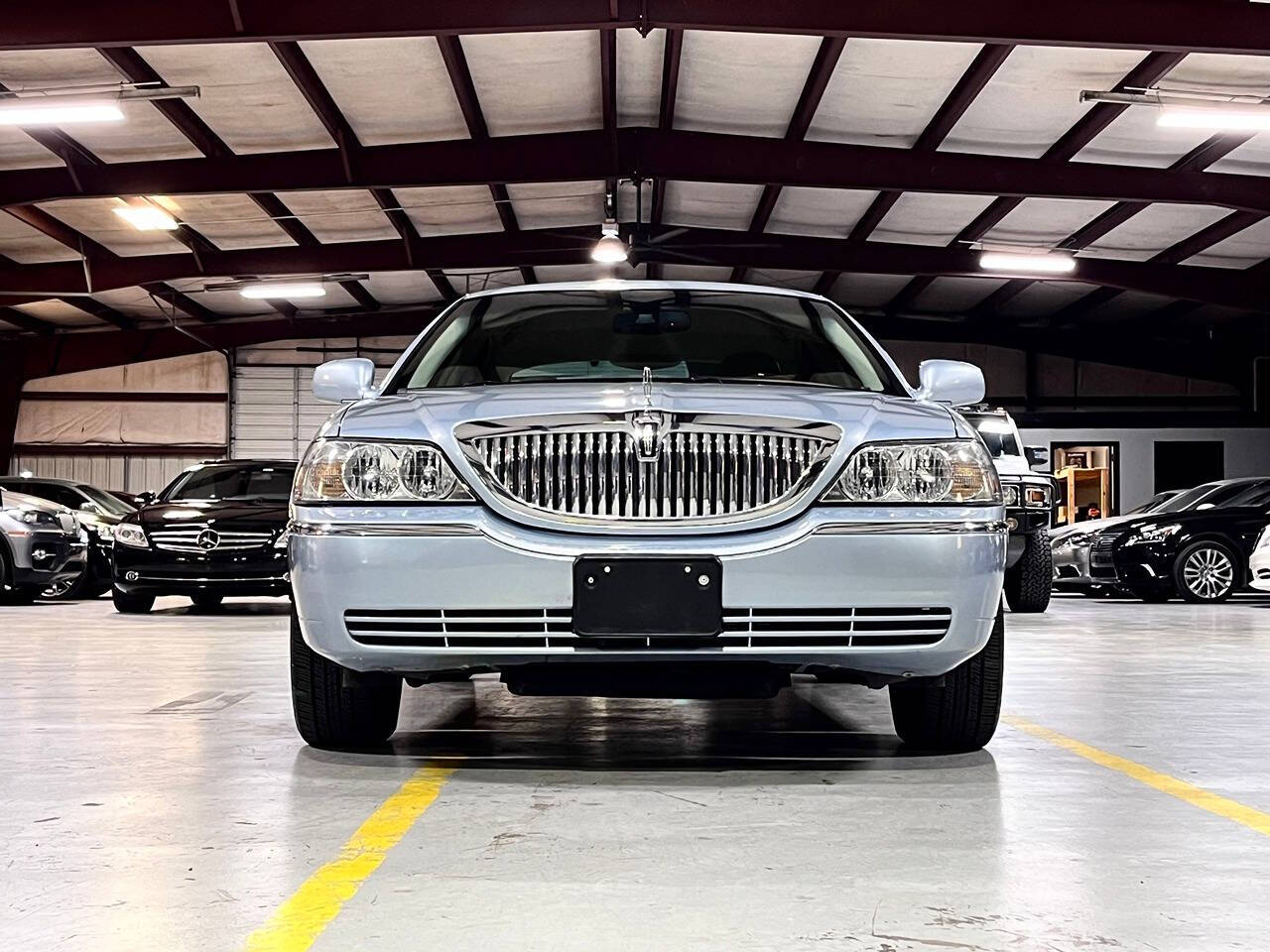 2010 Lincoln Town Car for sale at Carnival Car Company in Victoria, TX