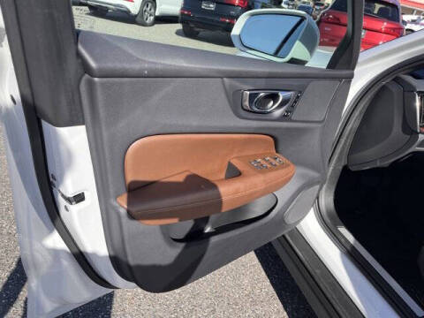 2024 Volvo V60 Cross Country B5 Plus