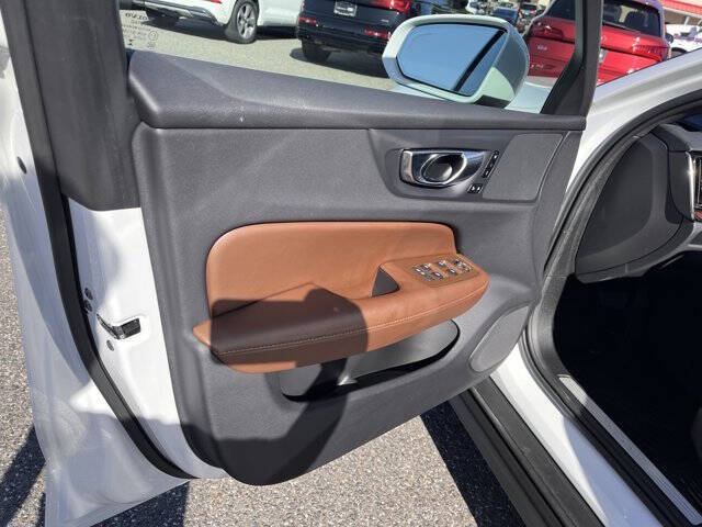 2024 Volvo V60 Cross Country B5 Plus