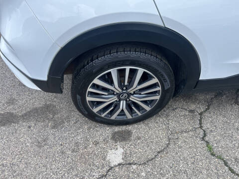 2021 Nissan Kicks SR