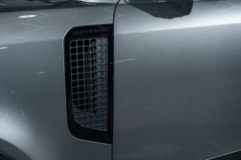 2022 Land Rover Defender 110 SE