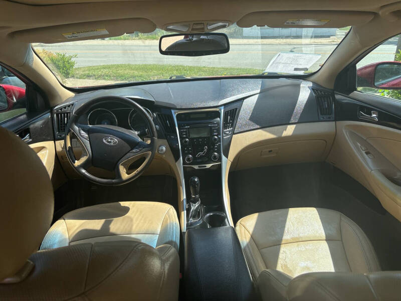 Image 3 of 2013 Hyundai Sonata SE