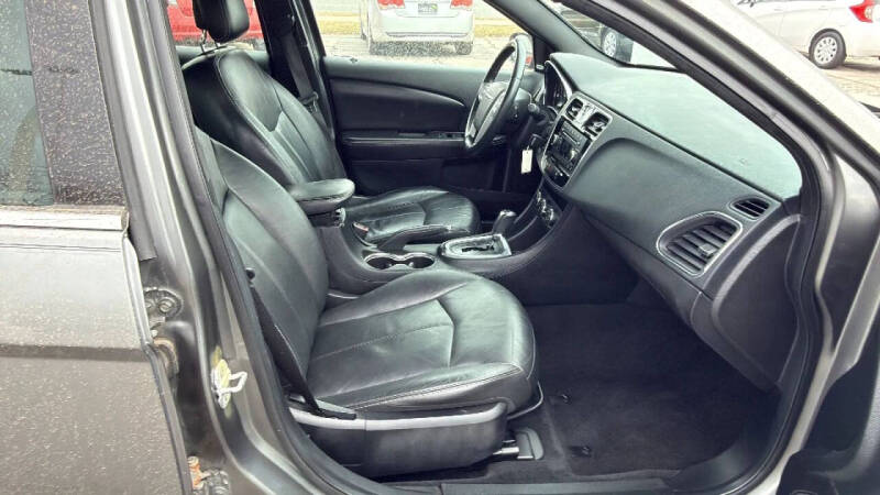2013 Chrysler 200 Limited