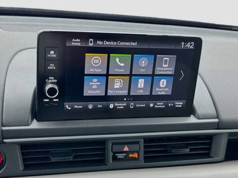 2023 Honda Pilot EX-L w/Rear Captain's Chairs