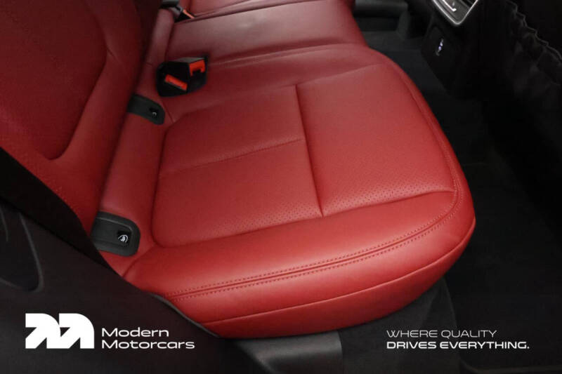 2025 Porsche Macan S