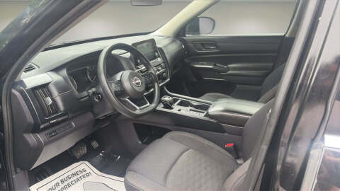 2023 Nissan Pathfinder S