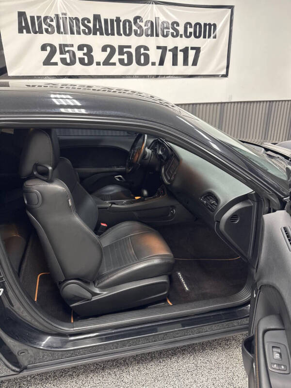 2016 Dodge Challenger 392 HEMI Scat Pack Shaker