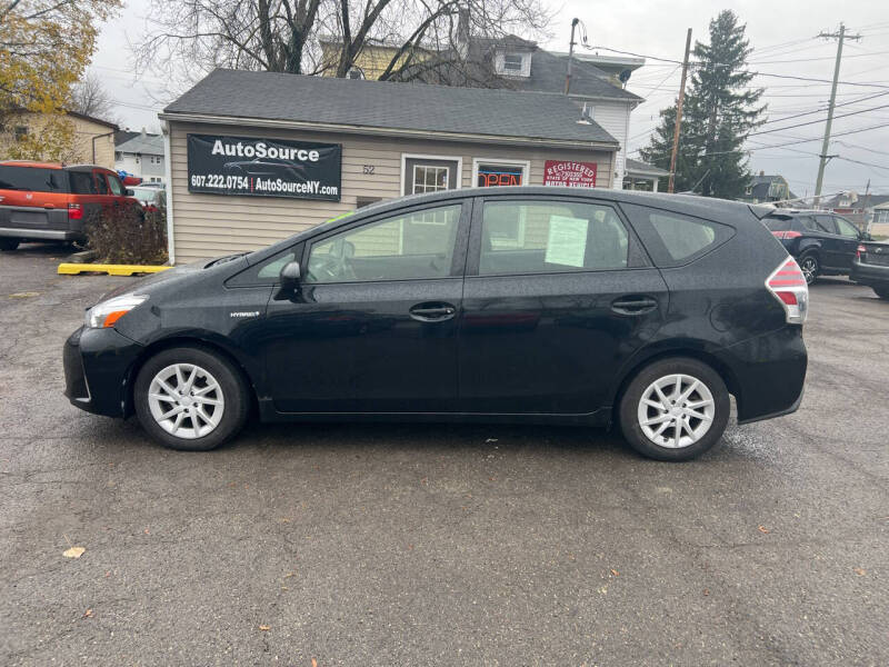 2015 Toyota Prius v Five's photo