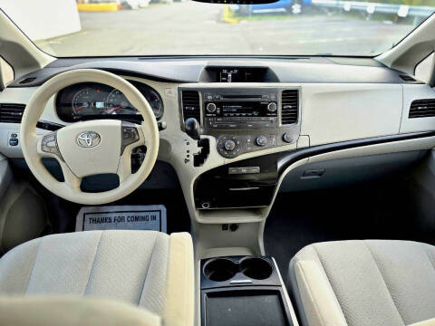 2011 Toyota Sienna LE 8-Passenger