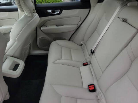 2024 Volvo XC60 B5 Core Dark Theme