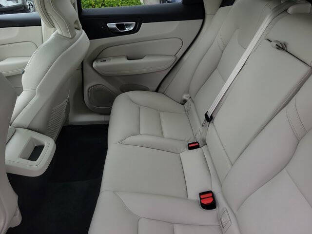 2024 Volvo XC60 B5 Core Dark Theme