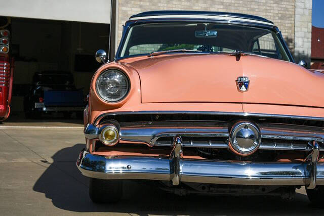1954 Ford Crestline