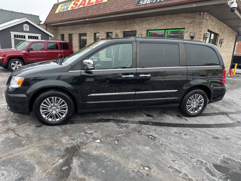 2014 Chrysler Town and Country Touring-L