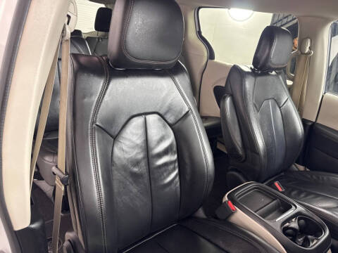 2017 Chrysler Pacifica Touring-L