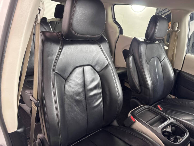 2017 Chrysler Pacifica Touring-L