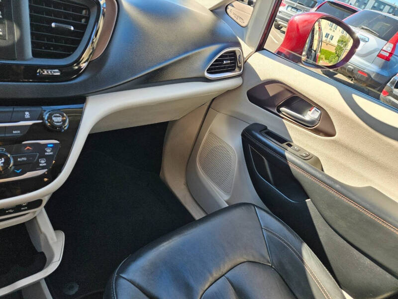 2017 Chrysler Pacifica Touring-L