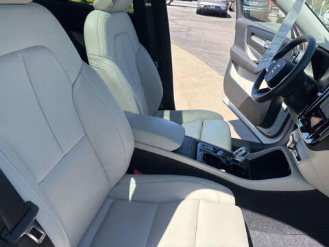2026 Volvo XC40 B5 Plus