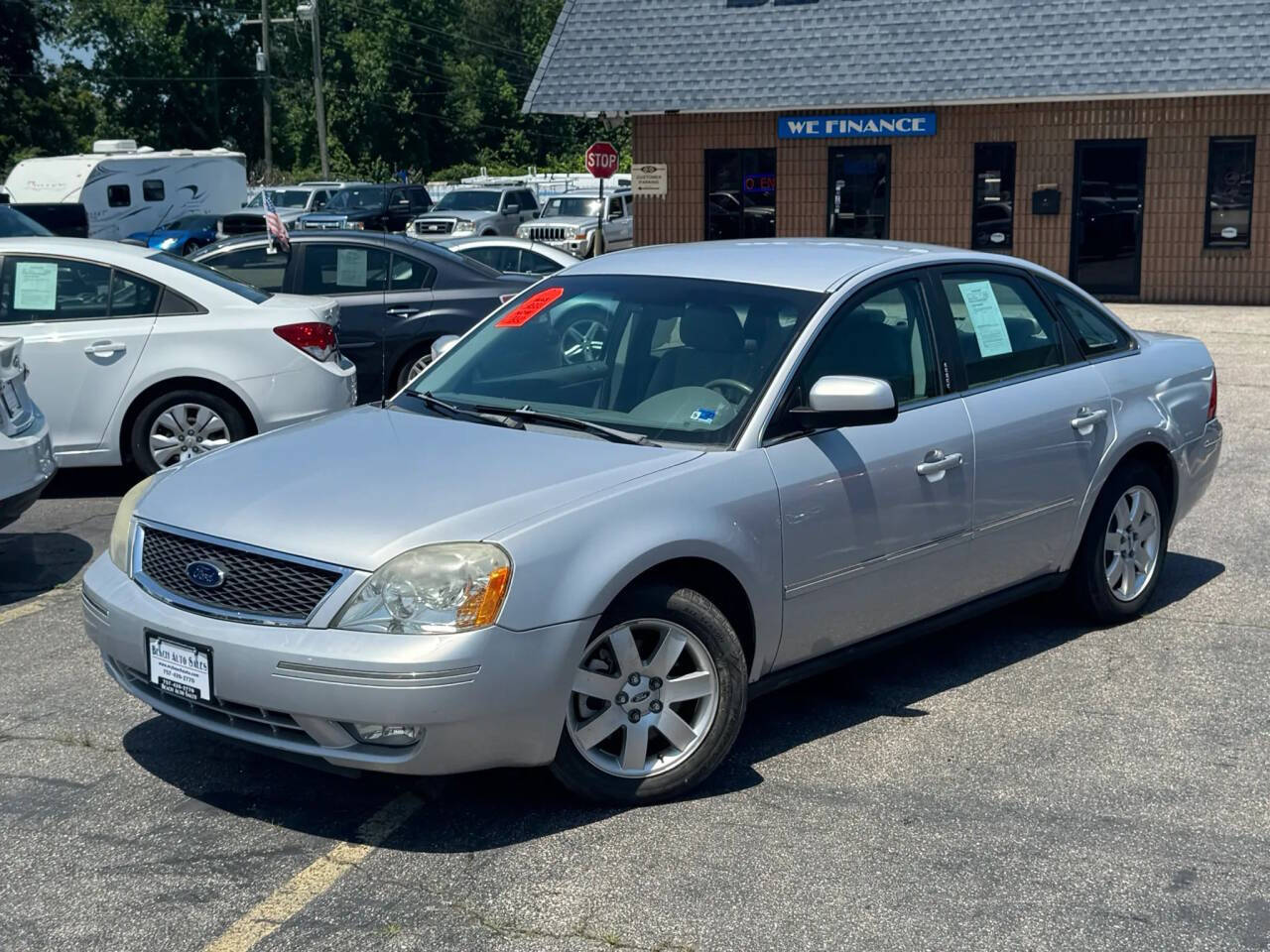 Dk. Gray 2005 Ford Five Hundred SEL SEL 4dr Sedan 2