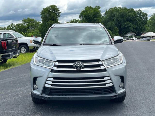 Used 2019 Toyota Highlander XLE with VIN 5TDKZRFHXKS571060 for sale in Columbia, TN