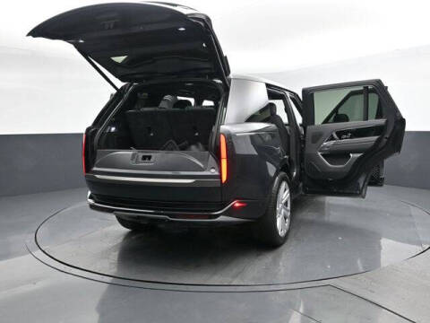 2023 Land Rover Range Rover P400 SE LWB