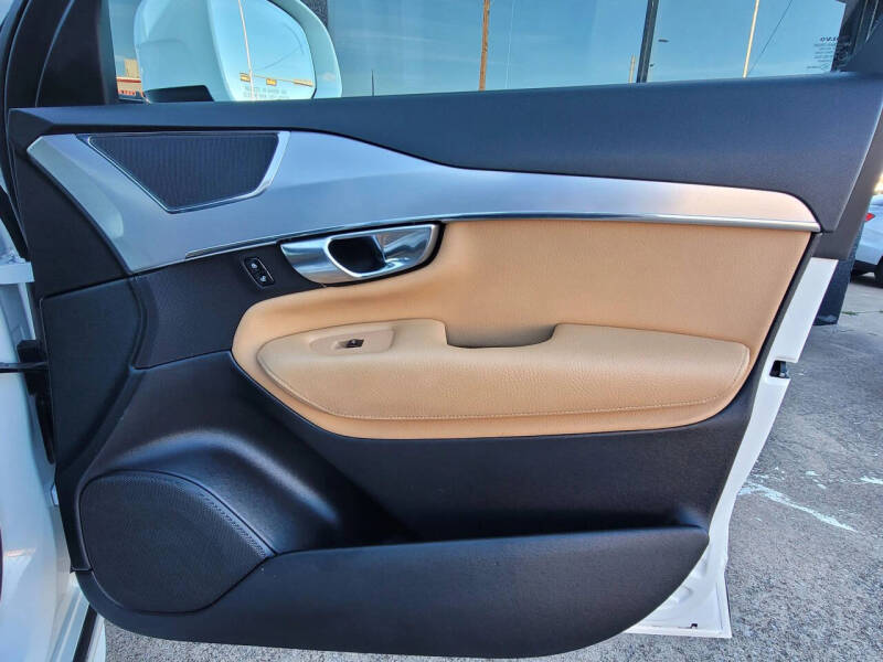 2018 Volvo XC90 T6 Momentum