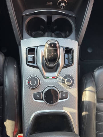 2022 Alfa Romeo Stelvio Veloce