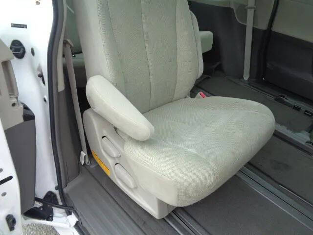 2011 Toyota Sienna Base 7-Passenger