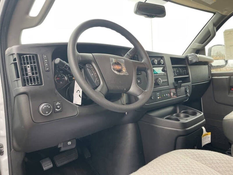 2025 GMC Savana 3500