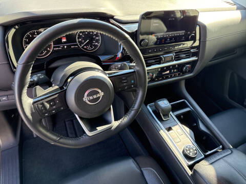 2022 Nissan Pathfinder SL