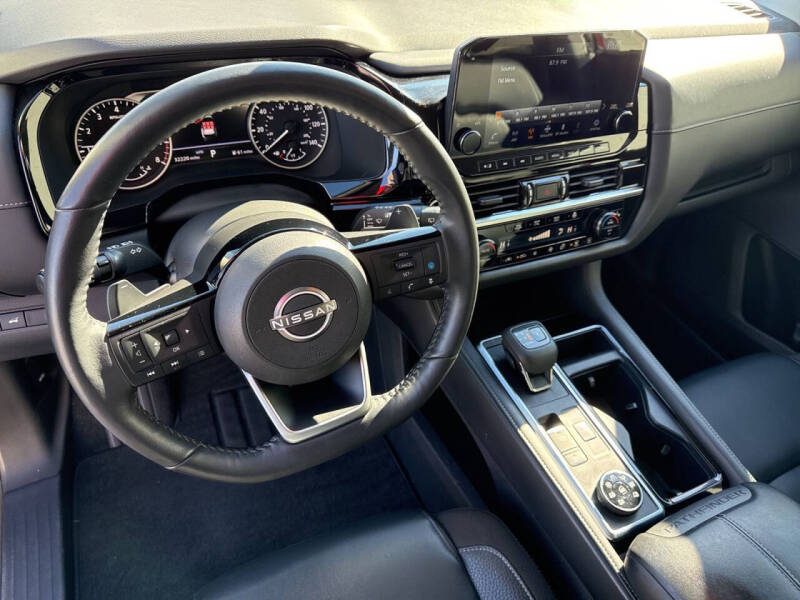 2022 Nissan Pathfinder SL