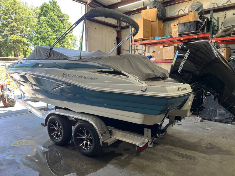 2022 Crownline E215 XS