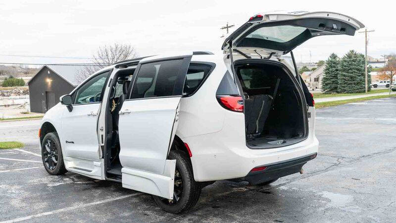 2023 Chrysler Pacifica Touring L
