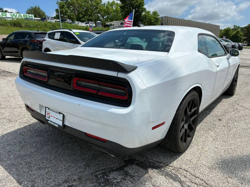 2015 Dodge Challenger R/T Scat Pack Shaker