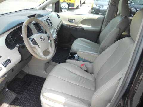 2012 Toyota Sienna XLE 7-Passenger