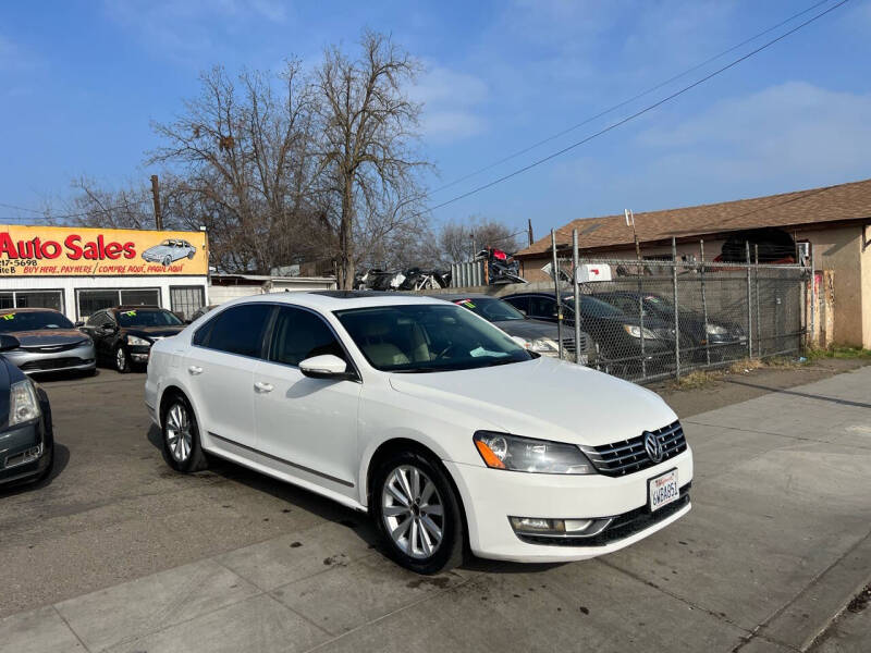 2012 Volkswagen Passat SEL photo 2