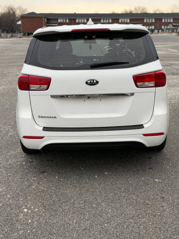 2017 Kia Sedona L