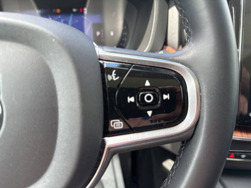 2023 Volvo XC60 B5 Plus Bright Theme