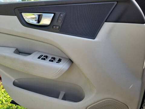 2023 Volvo XC60 B5 Plus Dark Theme