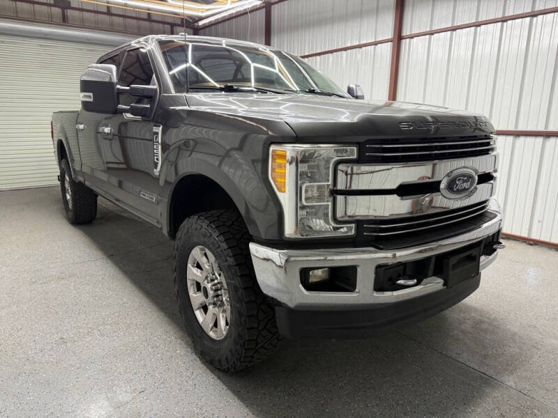 2017 Ford F-250 Super Duty Lariat's photo