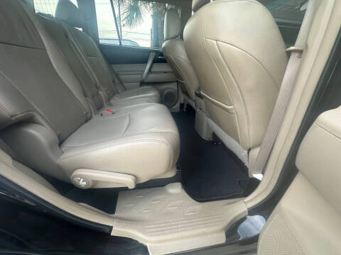 2013 Toyota Highlander SE