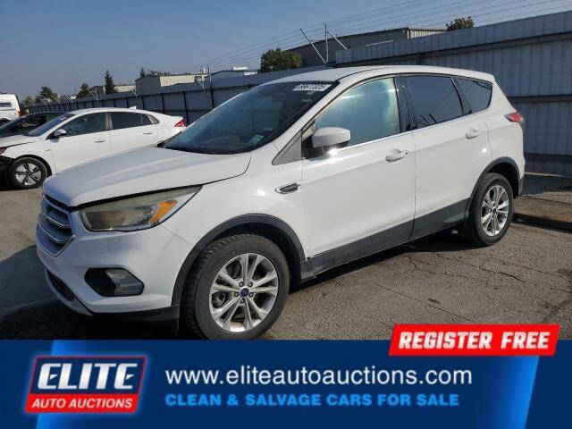 White 2017 Ford Escape SE AWD SE 4dr SUV 1