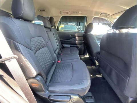 2022 Nissan Pathfinder SV