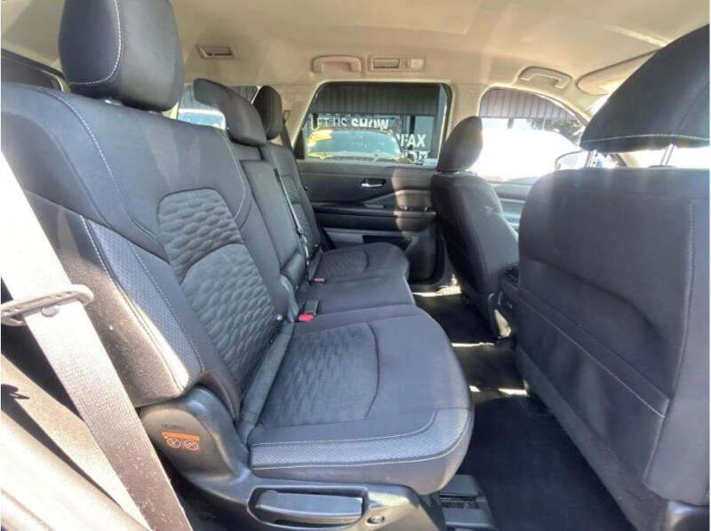 2022 Nissan Pathfinder SV