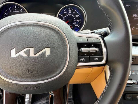 2024 Kia Carnival LX