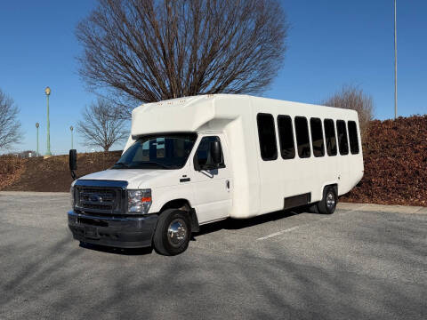 2021 Ford E-450 28 Passenger