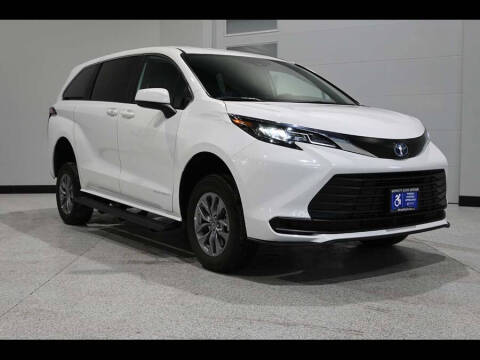 2025 Toyota Sienna LE 8-Passenger